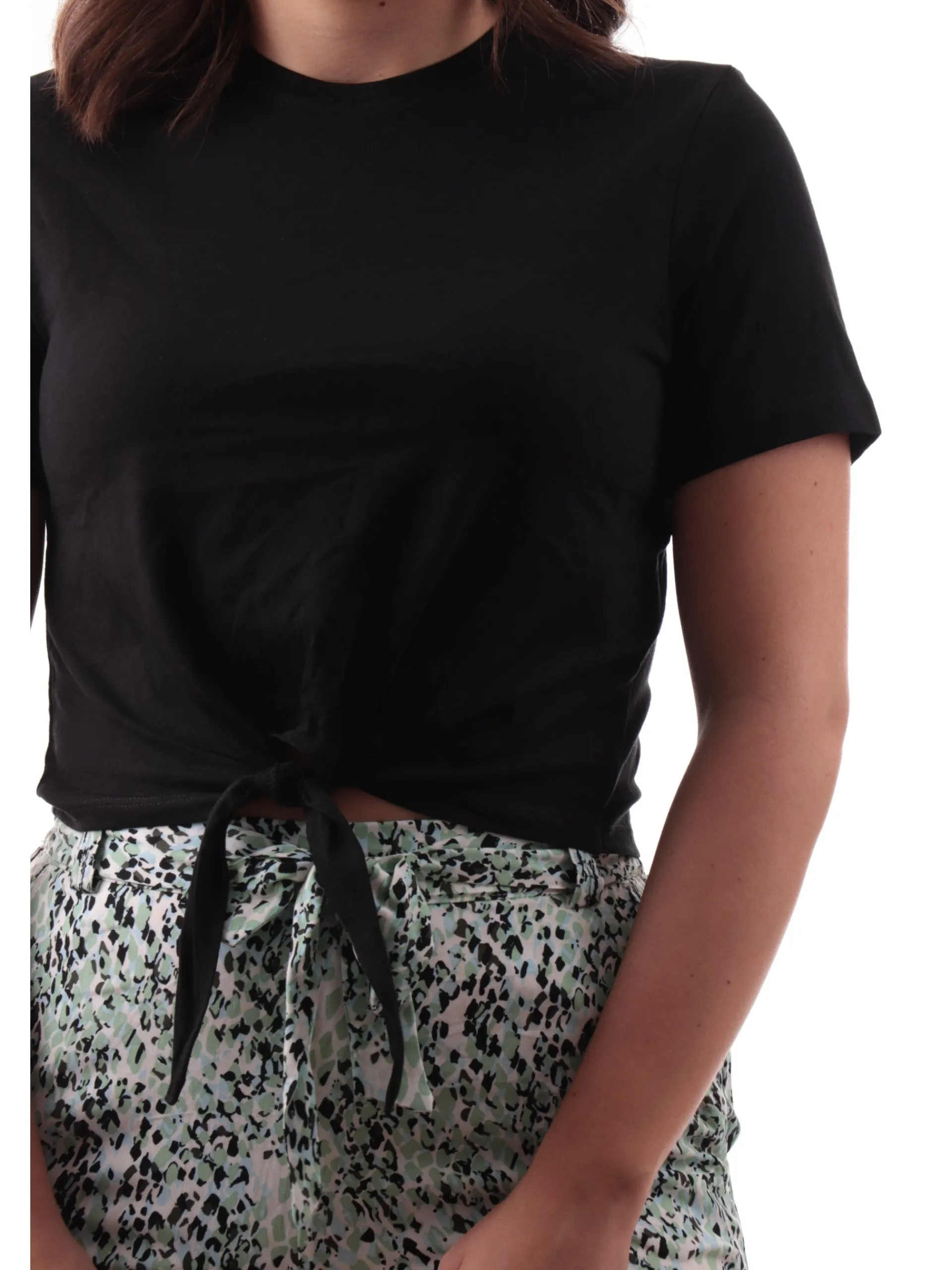 ONLY Maglie*Maglia crop nera da donna con nodo sul fondo 15257467