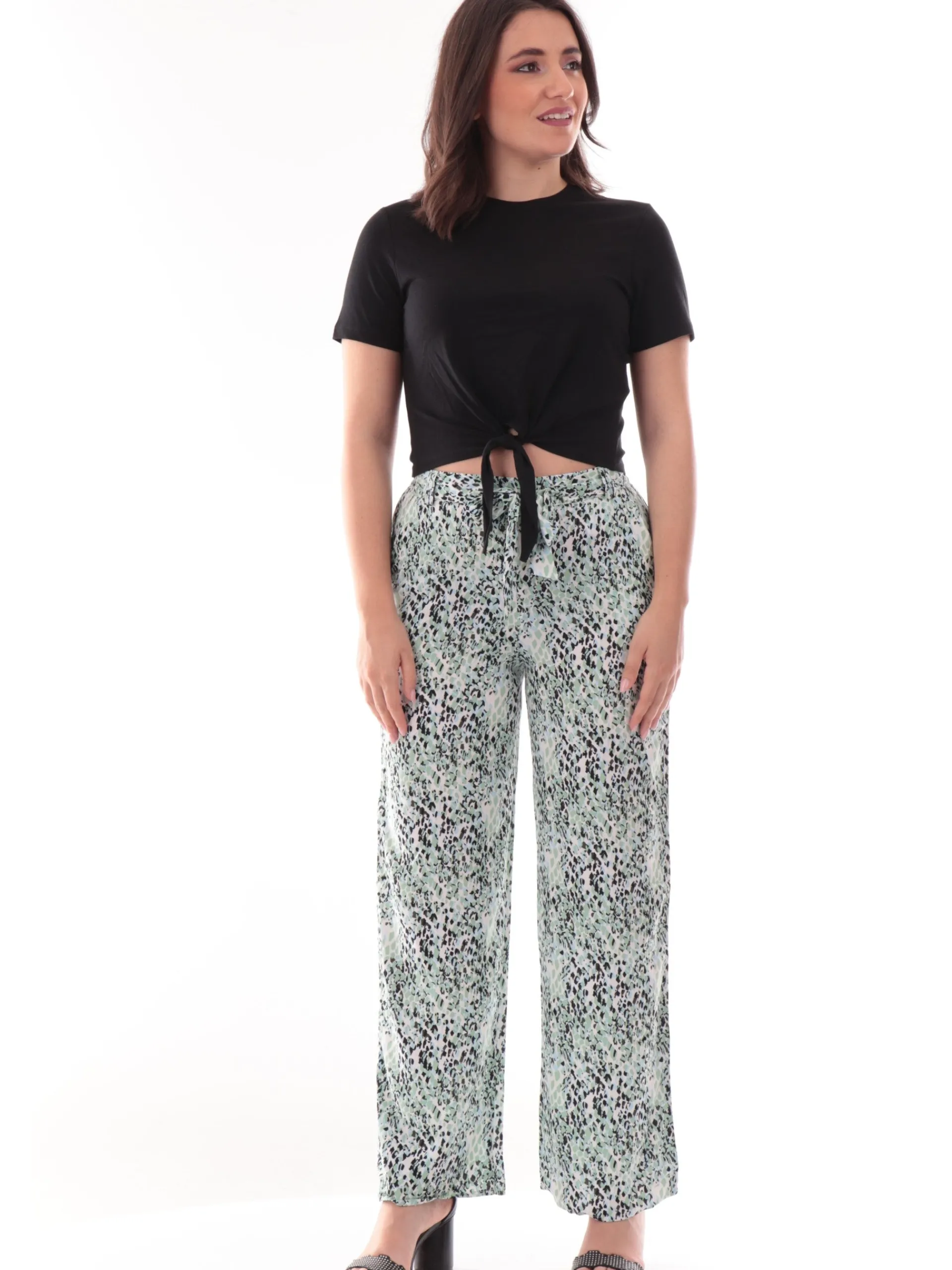 ONLY Maglie*Maglia crop nera da donna con nodo sul fondo 15257467