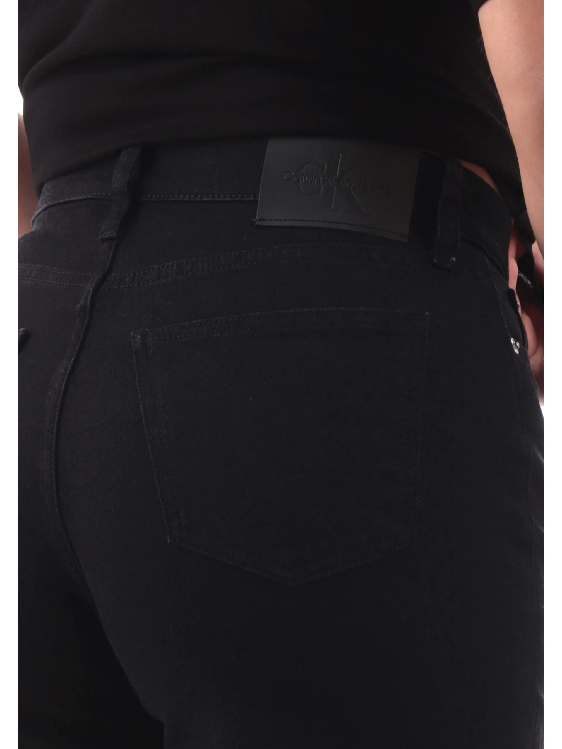CALVIN KLEIN Shorts*Pantaloncini neri Mom da donna con orli sfrangiati J20J225154